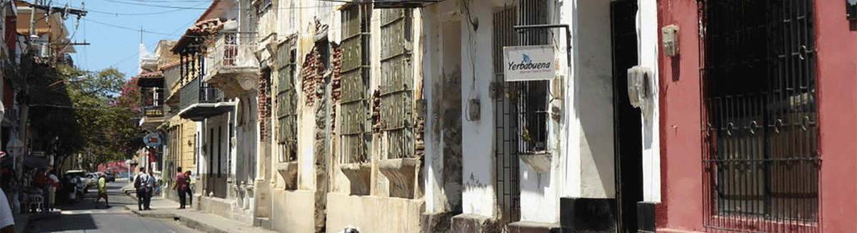 Encarnación sign along the waterfront, costañera, across from the Super Seis supermarket.