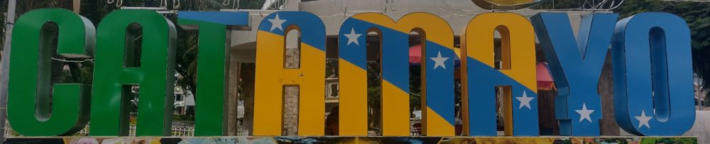 catamayo_sign.jpg The city name sign is in the central park at the corner of Av. Catamayo and 24 de Mayo.