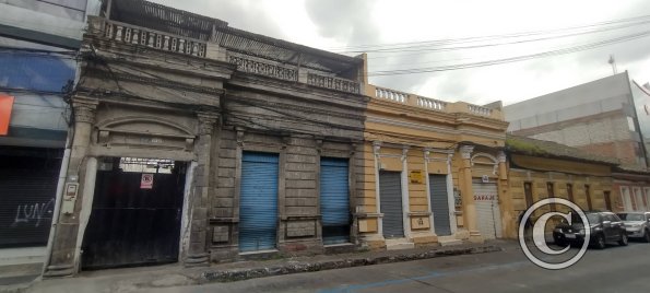 Old houses on Mariano Castillo near Juan Benigno Vela