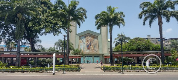 Parque Central from General Barona near Sucre