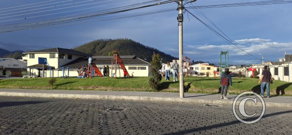 Park at Nina Pacha and Av Juan de Albarrazin