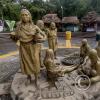 Monumento a las mujeres de las siete nacionalidades at the Malecon