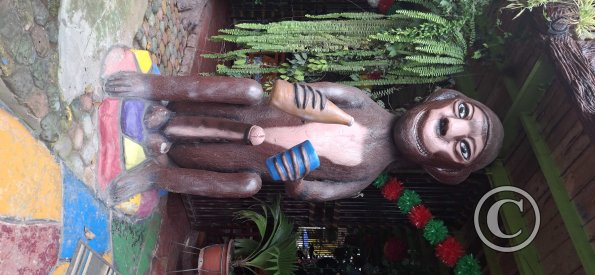 Restaurant statue at Puerto Tahuishco (2)