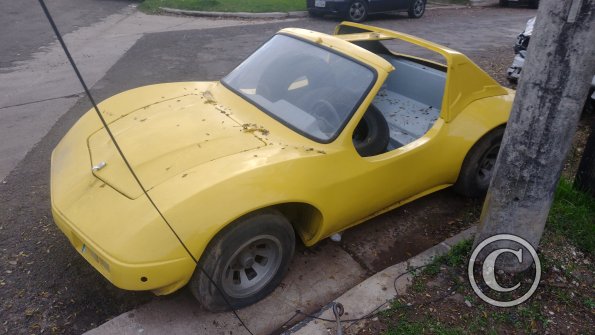 A yellow kit car (2)